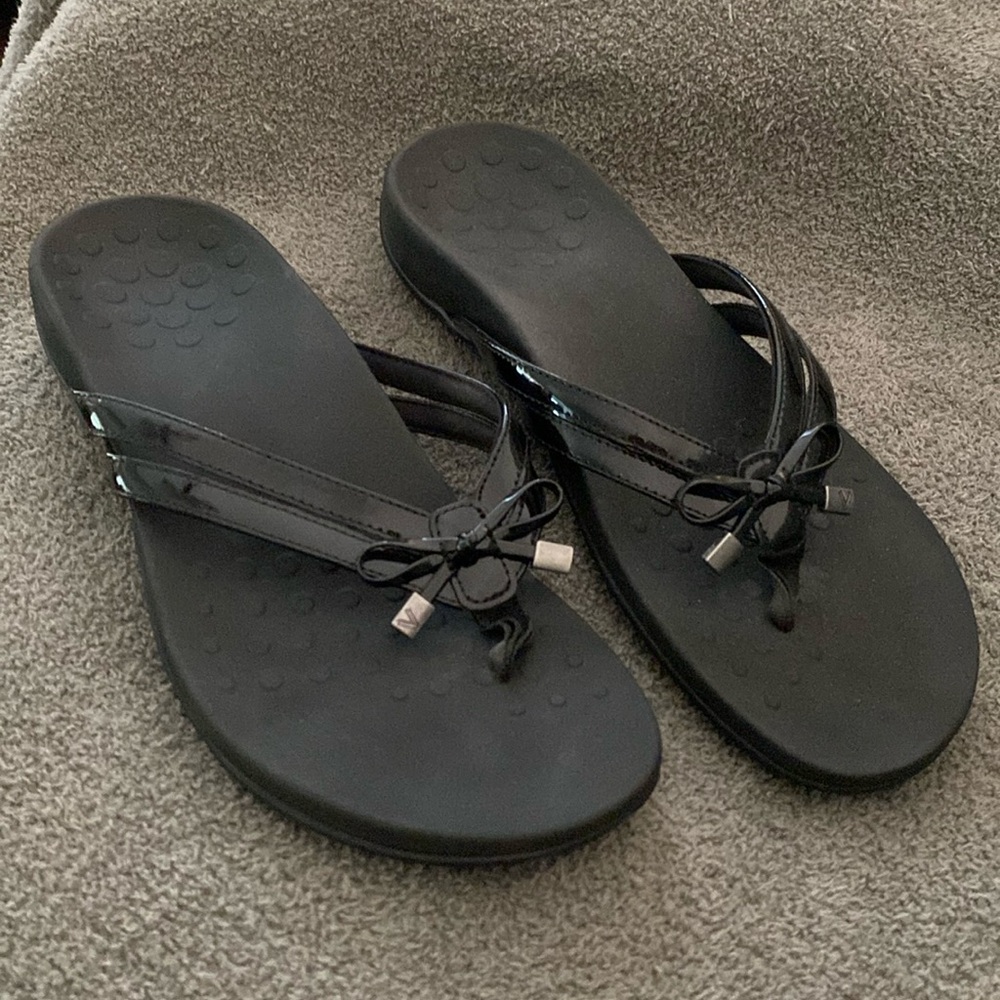 Vionic Bella Anniversary Thong Sandal with Bow Detail